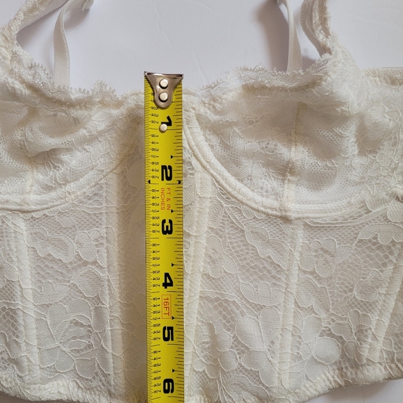 Elegant Lace Bralette - Picture 11 of 12